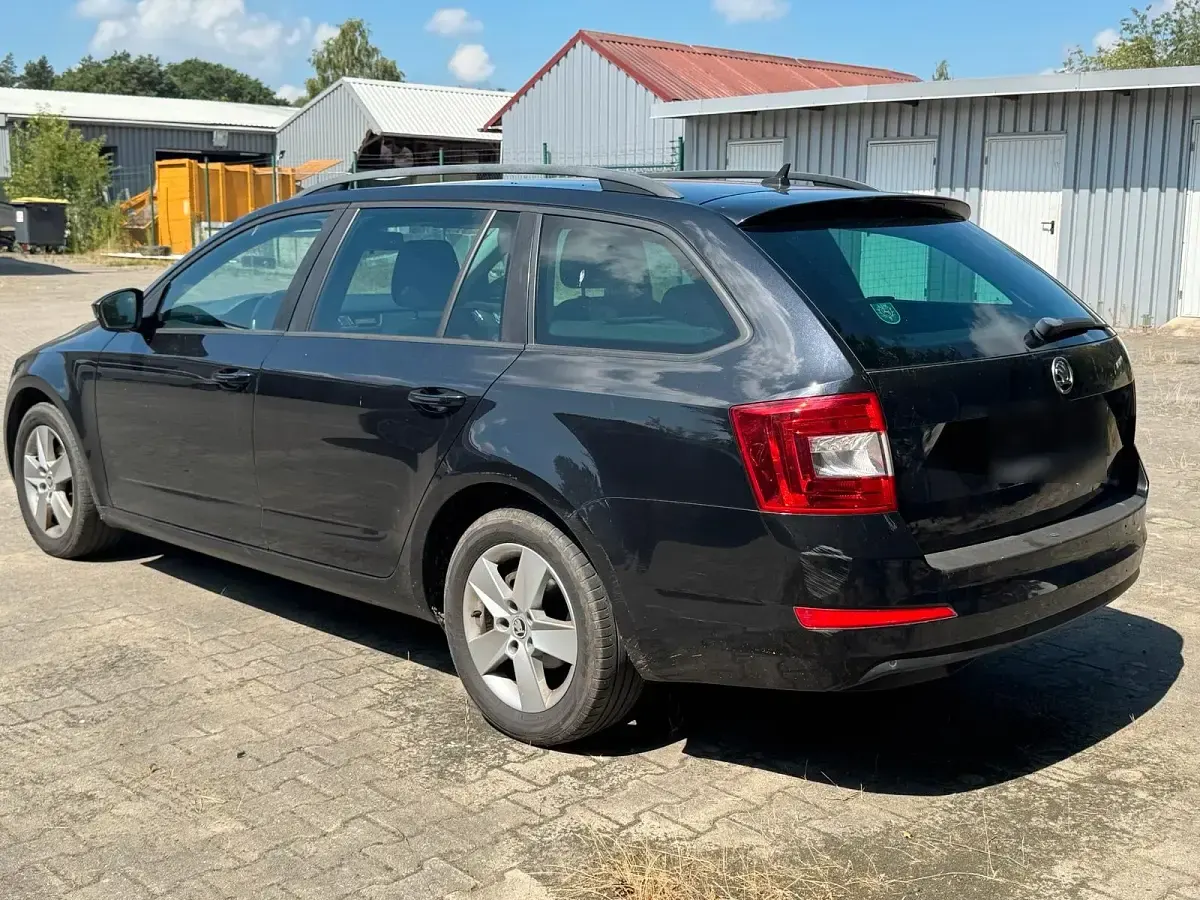Gebraucht Skoda Octavia 105 PS (77 kW) 2015 Schwarz Kombi