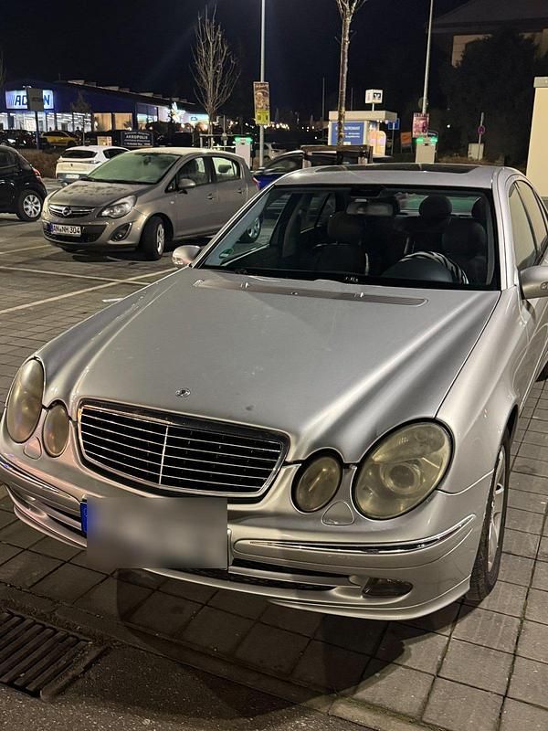 Silber Gebraucht 2002 Mercedes E270 Avantgarde Limousine | 1.600 € (Superpreis) - Bild 1/4