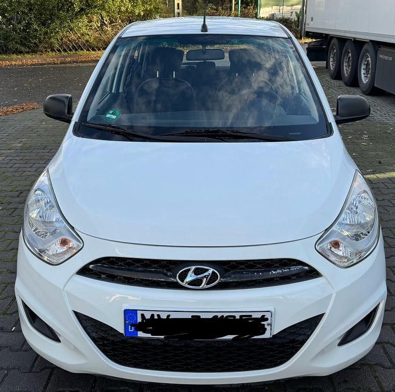 Gebraucht Hyundai i10 Edition 69 PS (50 kW) 2013 Weiß Kleinwagen