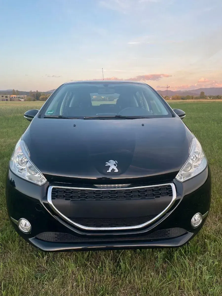Gebraucht Peugeot 208 Active 82 PS (60 kW) 2015 Schwarz Kleinwagen