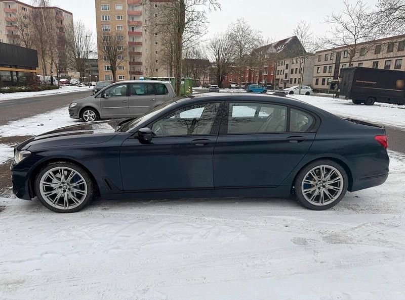 Gebraucht BMW 750L 450 PS (330 kW) 2015 Blau Limousine