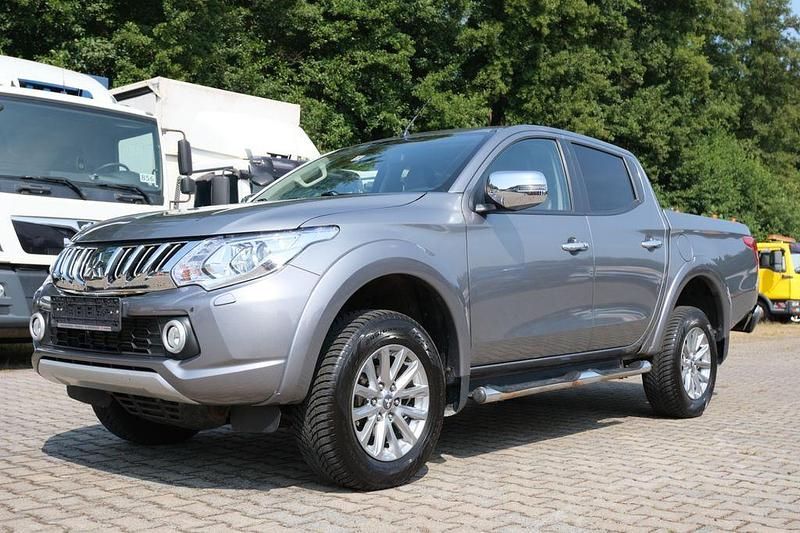Grau Gebraucht 2015 Mitsubishi L200 Abholung | 18.500 € (Guter Preis) - Bild 1/4