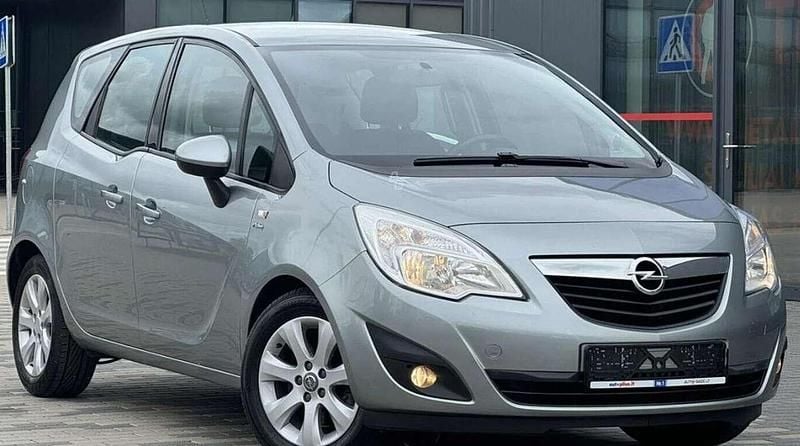 Silbersee/perl silber (m2) Gebraucht 2014 Opel Meriva Active Van / Kleinbus | 7.299 € (Fairer Preis) - Bild 1/4