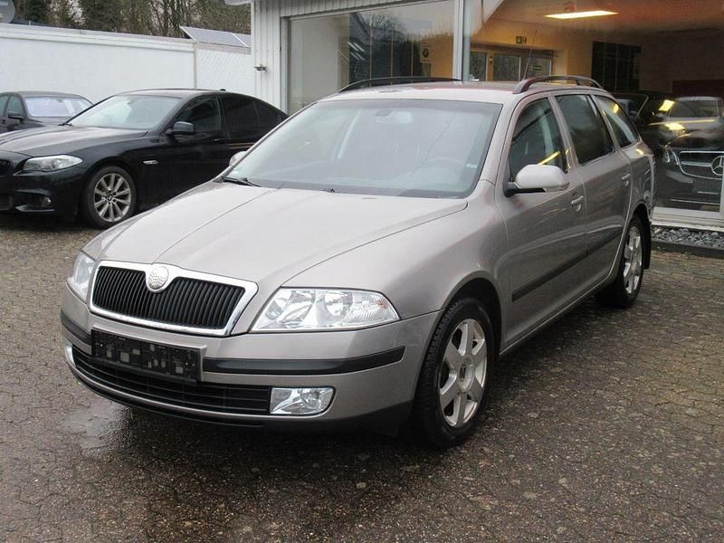 Beige Gebraucht 2008 Skoda Octavia Elegance Kombi | 4.490 € (Etwas zu teuer) - Bild 1/4