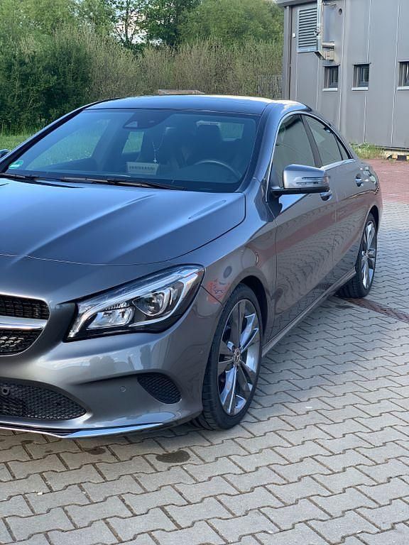Grau Gebraucht 2017 Mercedes CLA220 Limousine | 22.100 € (Fairer Preis) - Bild 1/4