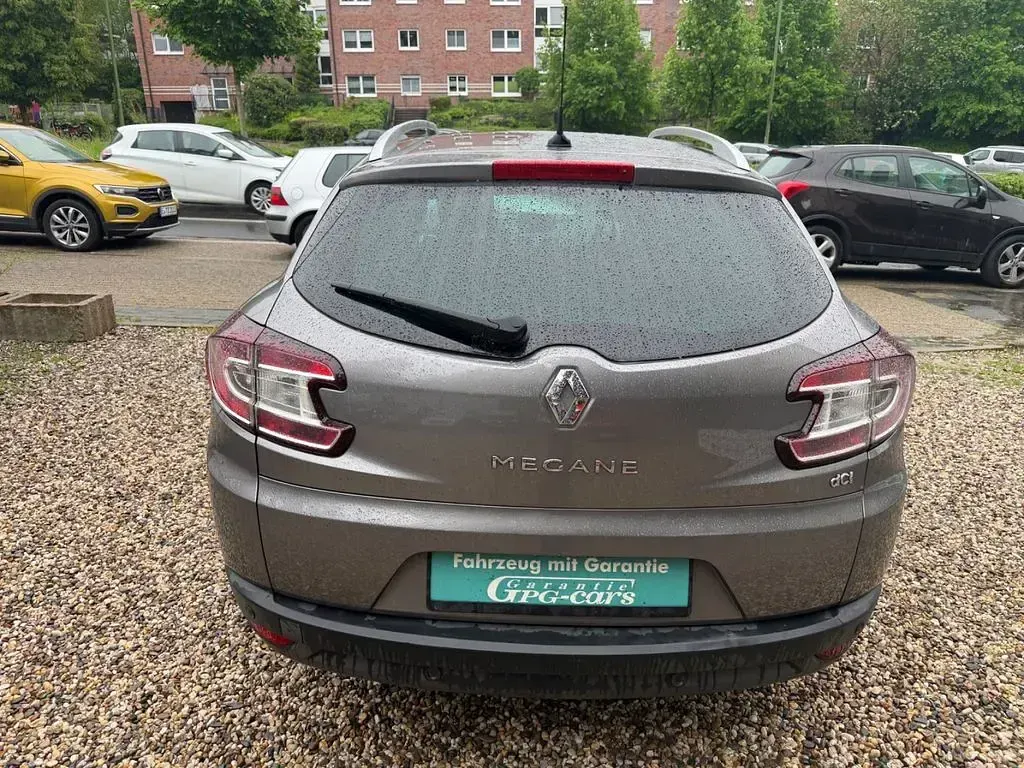 Gebraucht Renault Mégane Dynamique 106 PS (77 kW) 2010 Grau Limousine