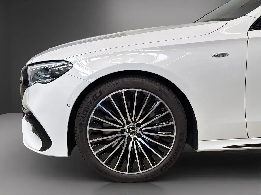 Gebraucht Mercedes E300 AMG 313 PS (230 kW) 2025 Weiß Kombi