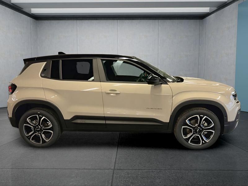 Neu Jeep Avenger Summit 110 PS (80 kW) 2025 Grau SUV