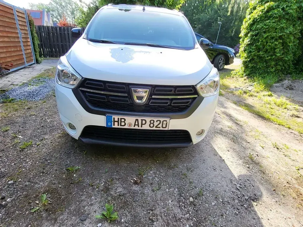 Gebraucht Dacia Lodgy Stepway 116 PS (85 kW) 2021 Weiß Van / Kleinbus