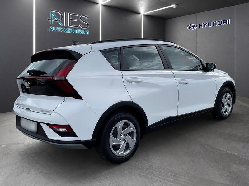 Neu Hyundai Bayon Select 99 PS (72 kW) 2025 Atlas white SUV
