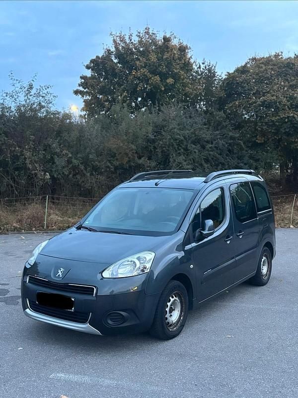 Grau Gebraucht 2014 Peugeot Partner Tepee Van / Kleinbus | 3.450 € (Guter Preis) - Bild 1/4