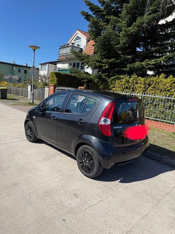 Second-hand Suzuki Splash Basic 50 CP (36 kW) 2010 Negru Hatchback