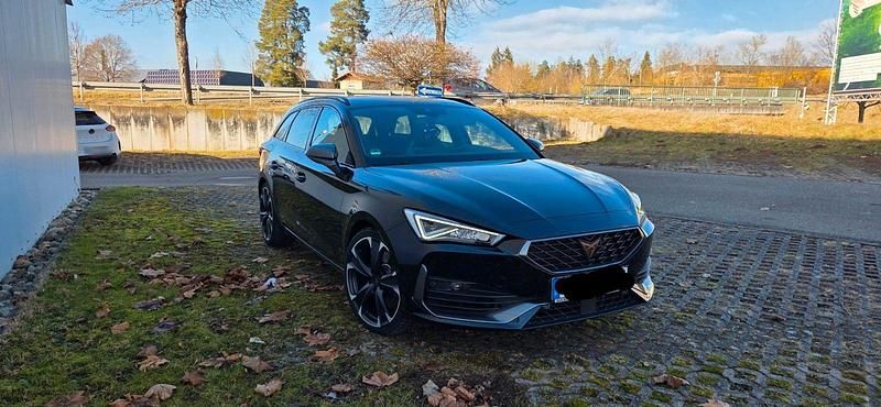 Second-hand Cupra Leon VZ 300 CP (220 kW) 2023 Negru Break