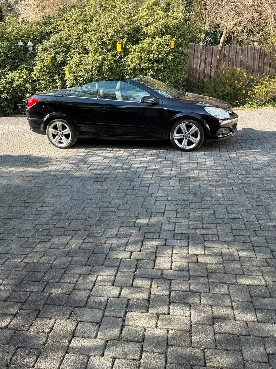 Używany Opel Astra Cabriolet 140 KM (102 kW) 2009 Czarny Kabriolet