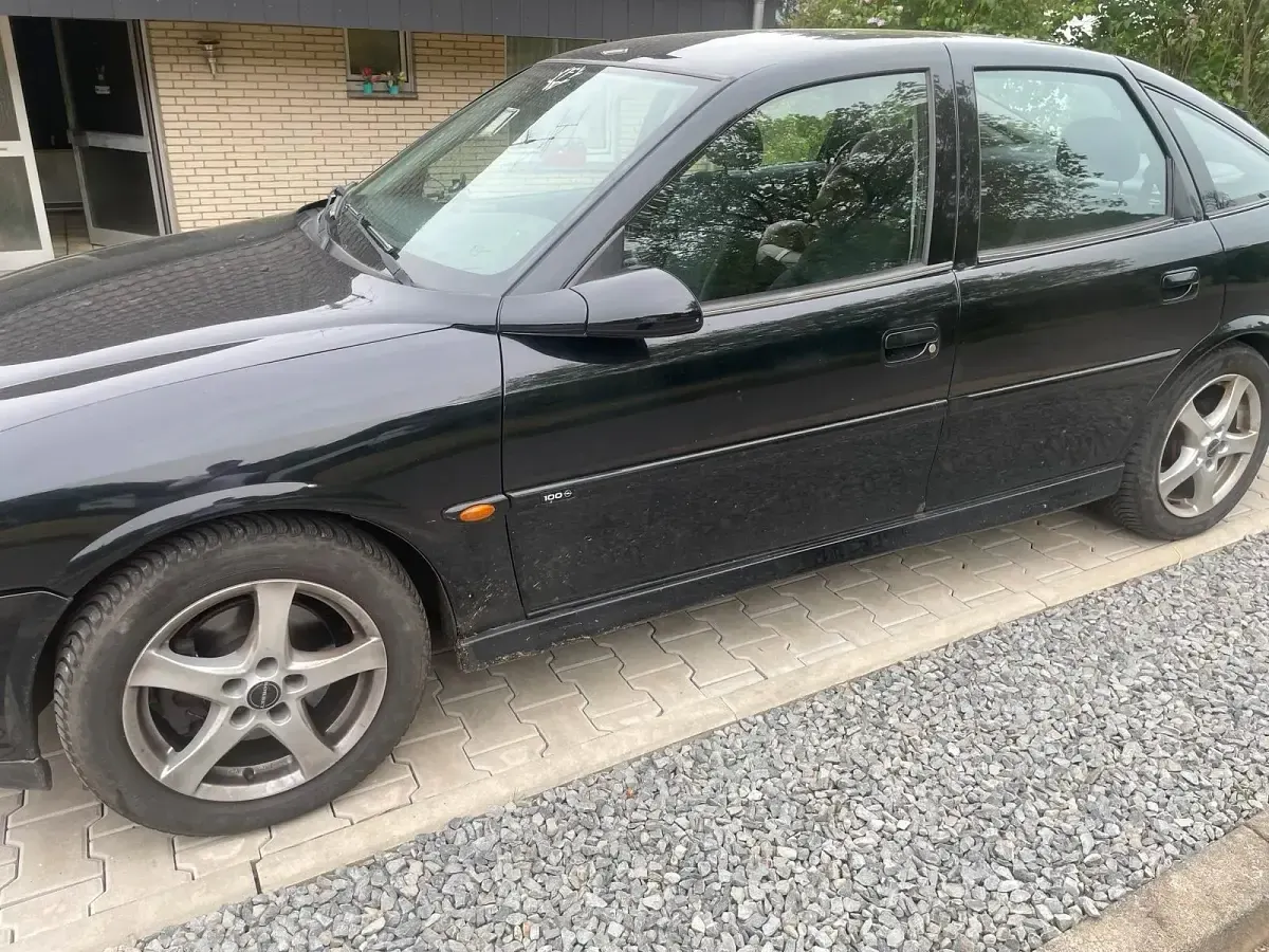 Usata Opel Vectra 116 CV (85 kW) 2000 Nero Berlina