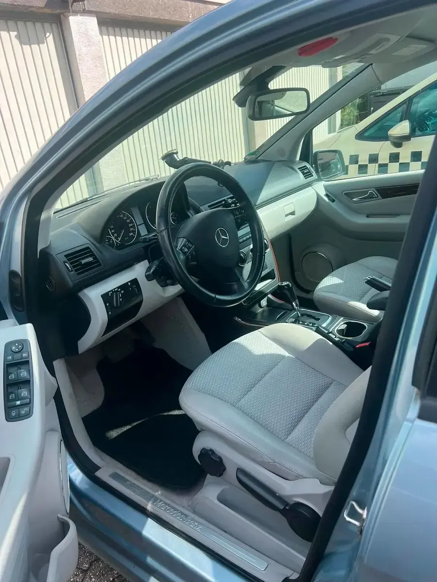 Gebraucht Mercedes A180 109 PS (80 kW) 2011 Blau Kleinwagen