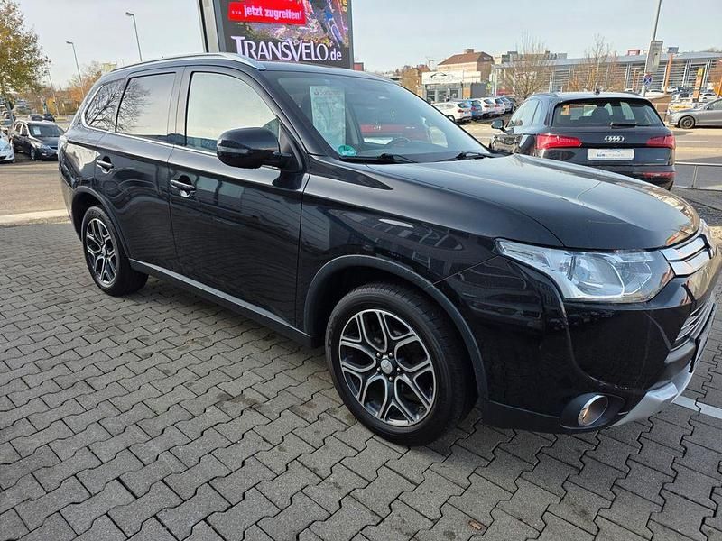 Gebraucht Mitsubishi Outlander Classic Collection Plus 150 PS (110 kW) 2015 Schwarz SUV