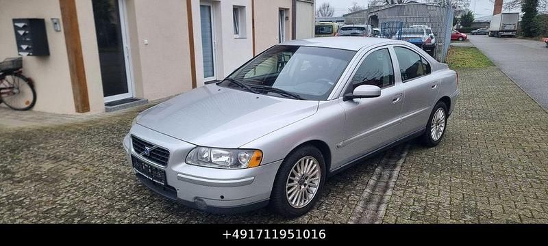 Silber Gebraucht 2004 Volvo S60 Kinetic Limousine | 3.990 € (Fairer Preis) - Bild 1/4