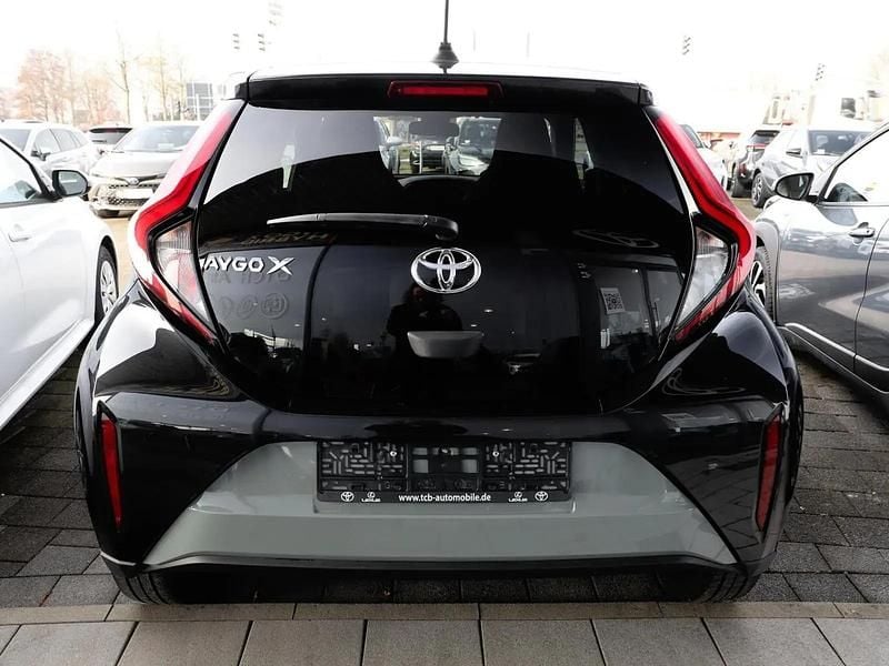 Gebraucht Toyota Aygo X Basis 72 PS (52 kW) 2025 Urban khaki / night sky black SUV