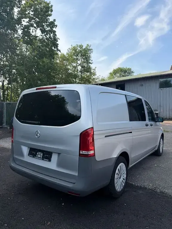 Gebraucht Mercedes Vito 190 PS (139 kW) 2021 Silber Van
