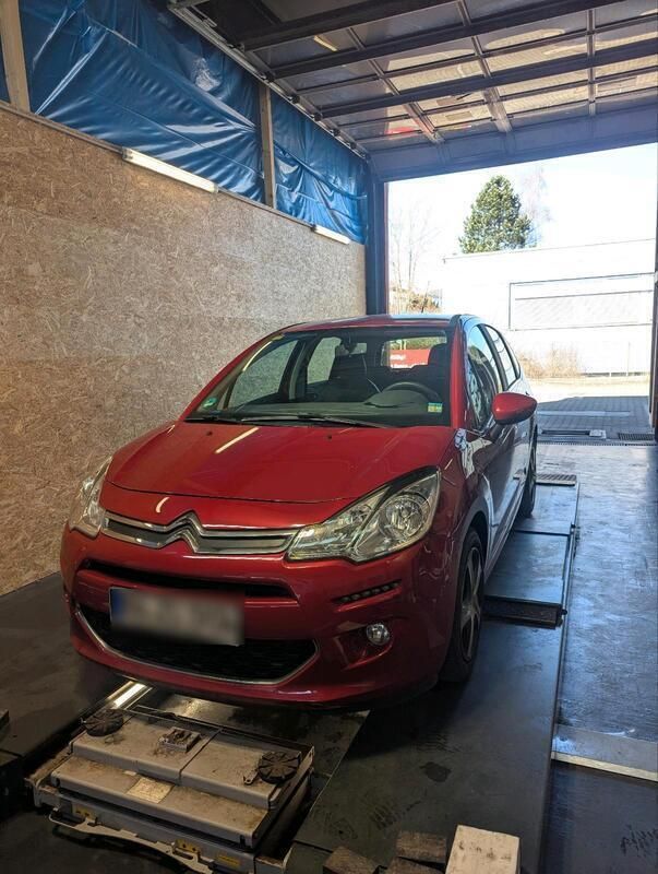 Rot Gebraucht 2016 Citroën C3 Kleinwagen | 6.700 € - Bild 1/4