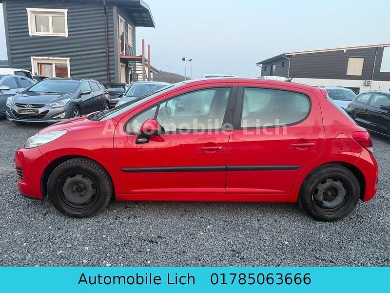 Gebraucht Peugeot 207 Tendance 95 PS (69 kW) 2010 Rot Limousine
