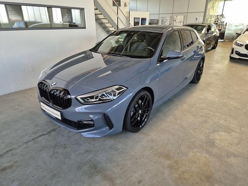 Grau Gebraucht 2024 BMW 120 M Sport Kleinwagen | 31.890 € (Fairer Preis) - Bild 1/4