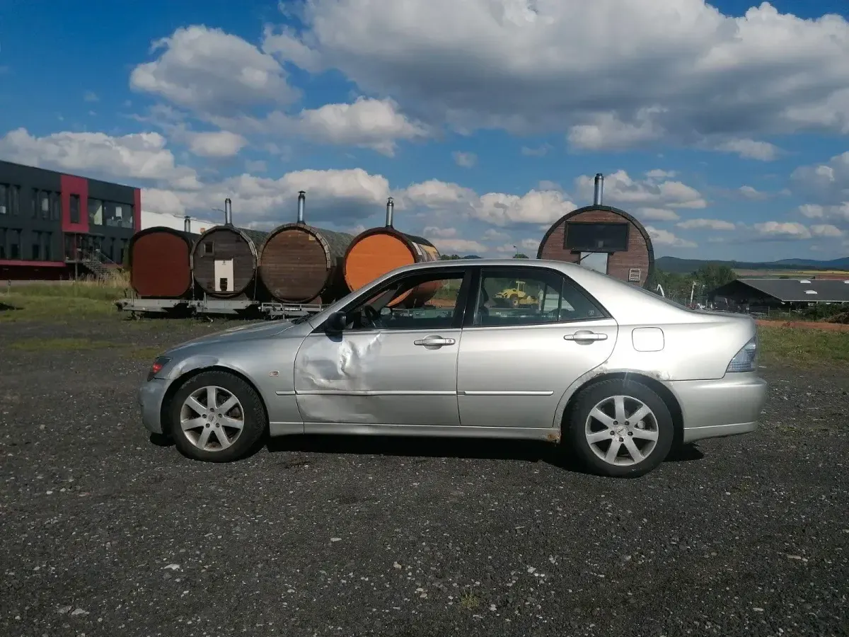 Second-hand Lexus IS200 155 CP (114 kW) 2004 Gri Berlinǎ