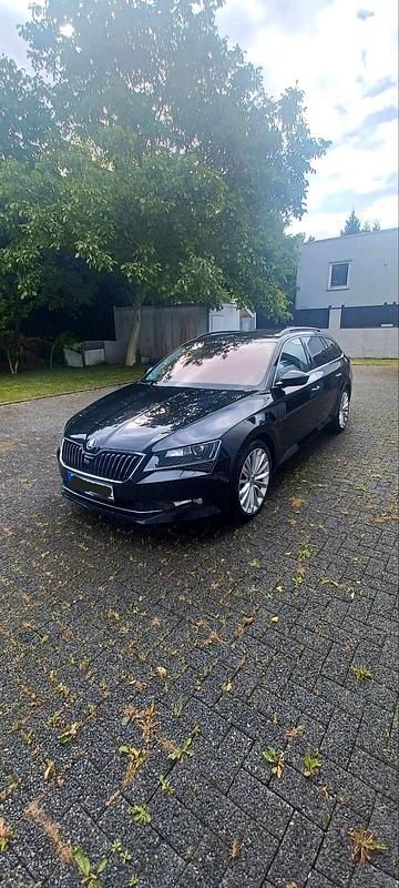 Schwarz Gebraucht 2016 Skoda Superb Kombi | 18.999 € (Etwas zu teuer) - Bild 1/4