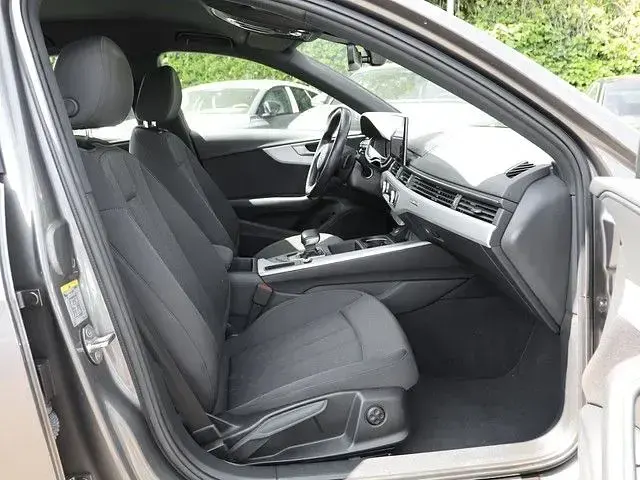 Gebraucht Audi A4 Advanced 204 PS (150 kW) 2022 Terragrau metallic Limousine
