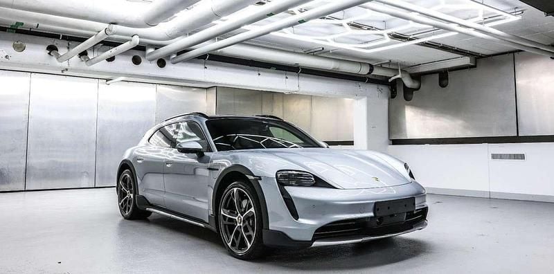 Silber Gebraucht 2021 Porsche Taycan Cross Turismo Kombi | 55.900 € (Etwas zu teuer) - Bild 1/4