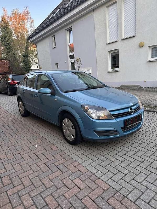 Używany Opel Astra Elegance 90 KM (66 kW) 2005 Sedan/Limuzyna