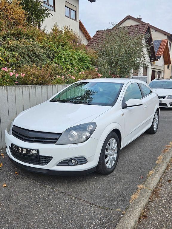 Weiß Gebraucht 2009 Opel Astra GTC Innovation Coupé | 3.300 € (Fairer Preis) - Bild 1/4