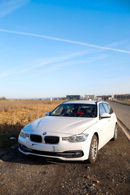 Weiß Gebraucht 2015 BMW 320 Sport Line Kombi | 9.500 € (Fairer Preis) - Bild 1/4