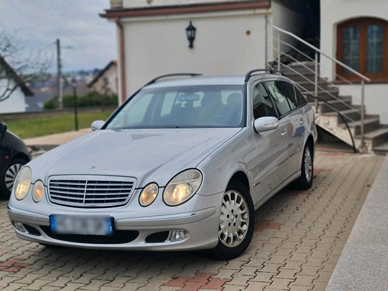 Gebraucht Mercedes E220 150 PS (110 kW) 2004 Grau Kombi