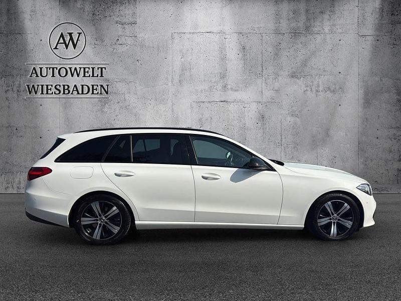 Gebraucht Mercedes C220 200 PS (147 kW) 2023 Weiß Limousine