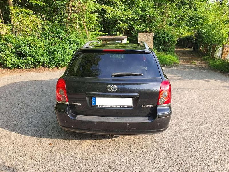 Gebraucht Toyota Avensis Team 129 PS (94 kW) 2009 Schwarz Kombi