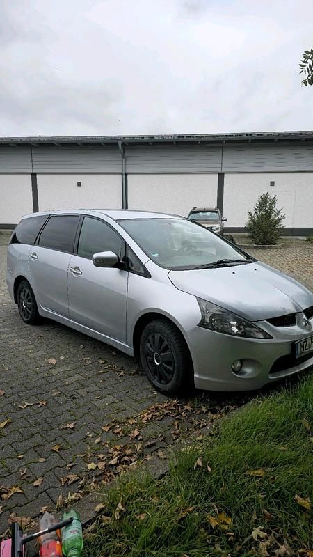 Grau Gebraucht 2005 Mitsubishi Grandis Van / Kleinbus | 2.300 € (Teuer) - Bild 1/4
