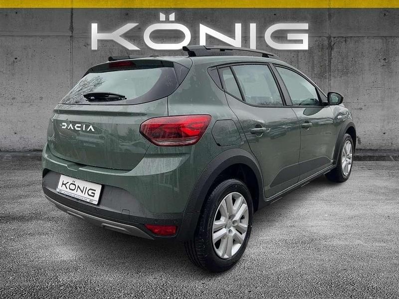 Gebraucht Dacia Sandero Expression 91 PS (66 kW) 2024 Safarigrüngrau Limousine