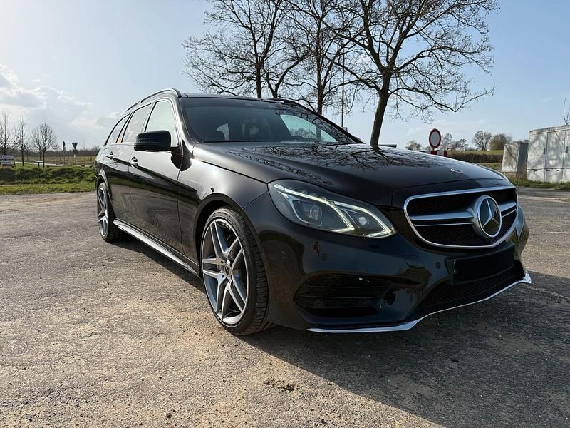 Gebraucht Mercedes E350 AMG 252 PS (185 kW) 2013 Schwarz Kombi