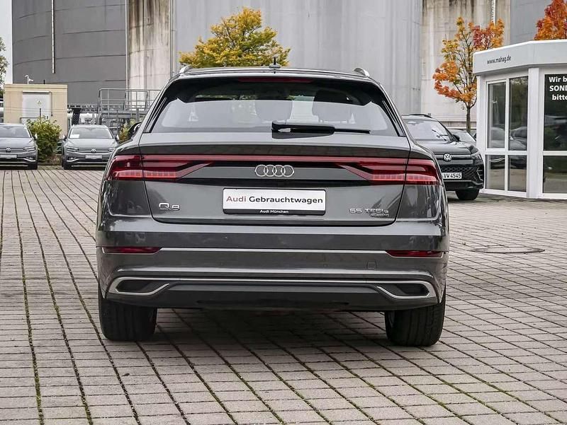 Gebraucht Audi Q8 Ambiente 381 PS (280 kW) 2022 Samuraigrau SUV