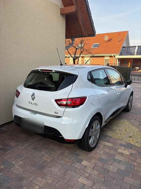 Używany Renault Clio IV LIMITED 90 KM (66 kW) 2016 Biały Hatchback