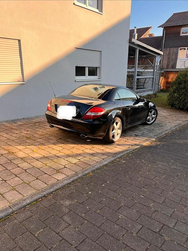Schwarz Gebraucht 2005 Mercedes SLK350 Cabrio | 14.390 € (Fairer Preis) - Bild 1/4