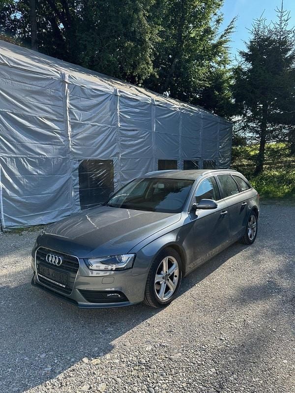 Grau Gebraucht 2012 Audi A4 Kombi | 10.000 € - Bild 1/4