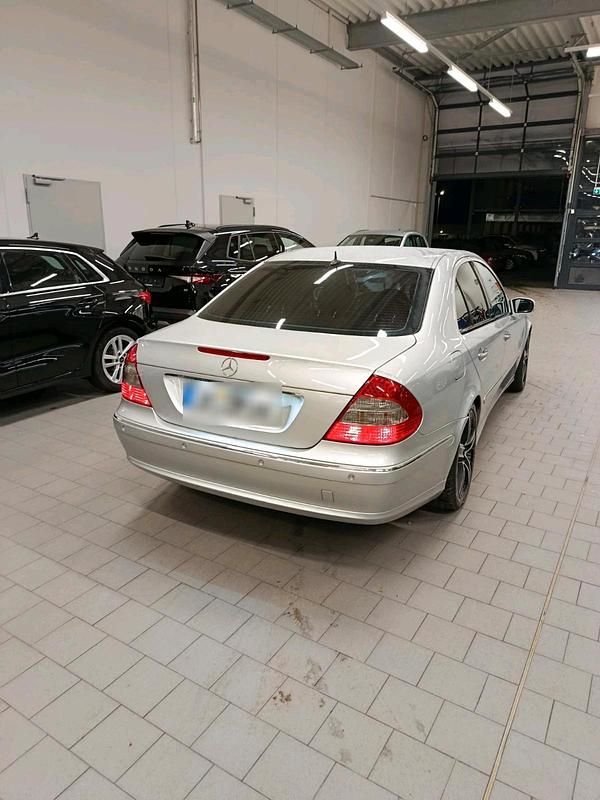 Gebraucht Mercedes E200 Avantgarde 190 PS (139 kW) 2006 Silber Limousine