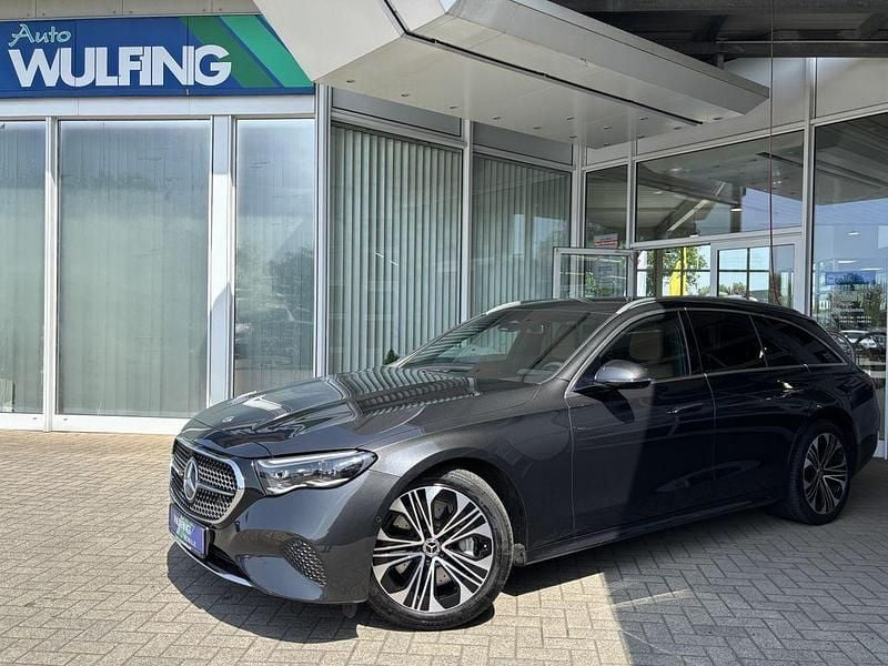 Grau Gebraucht 2024 Mercedes E300 Avantgarde Kombi | 54.890 € (Teuer) - Bild 1/4