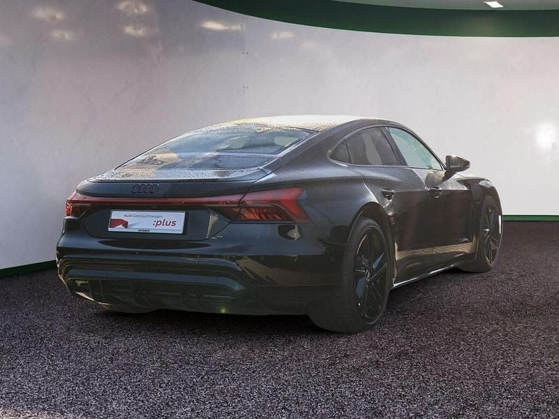 Second-hand Audi e-tron 350 kW (476 CP) 2024 Negru SUV