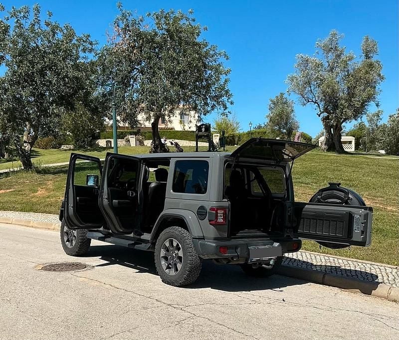 Gebraucht Jeep Wrangler Overland 200 PS (147 kW) 2020 Grau SUV