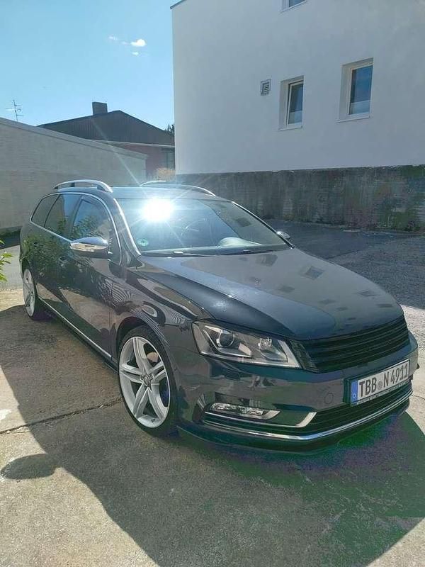 Grau Gebraucht 2012 VW Passat Exclusive Kombi | 7.999 € (Fairer Preis) - Bild 1/4
