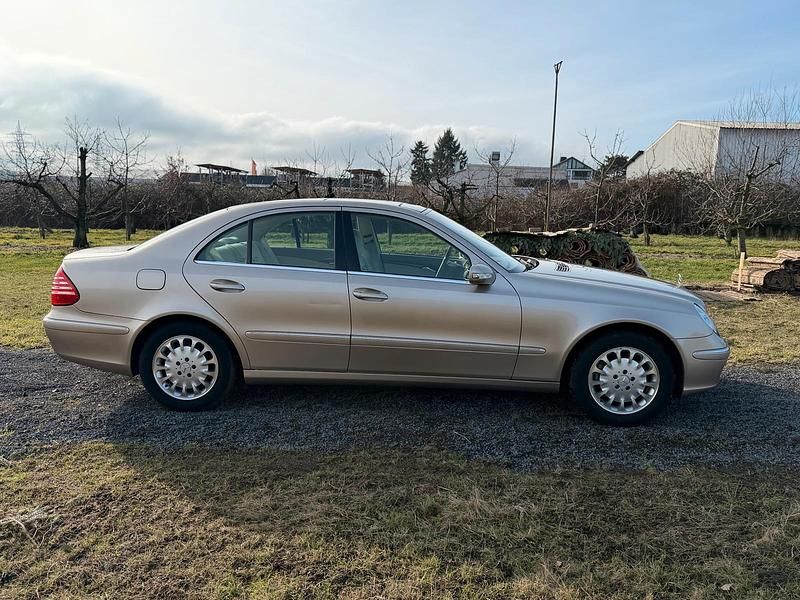 Gebraucht Mercedes E240 177 PS (130 kW) 2002 Beige Limousine